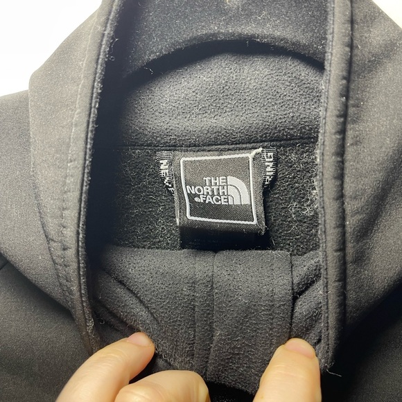 The North Face Women’s Black TNF Apex Bionic Fitted Jacket in S - Picture 4 of 11